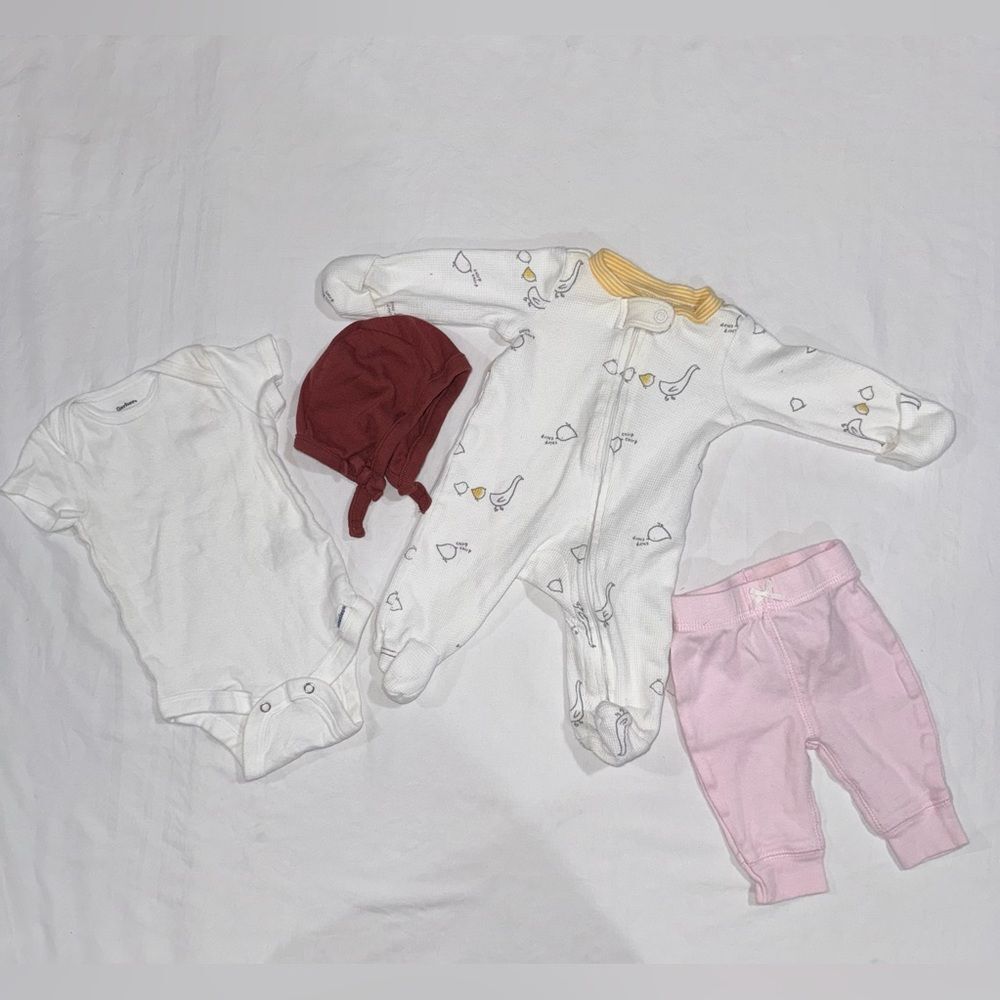 Carter's newborn 4 piece bundle